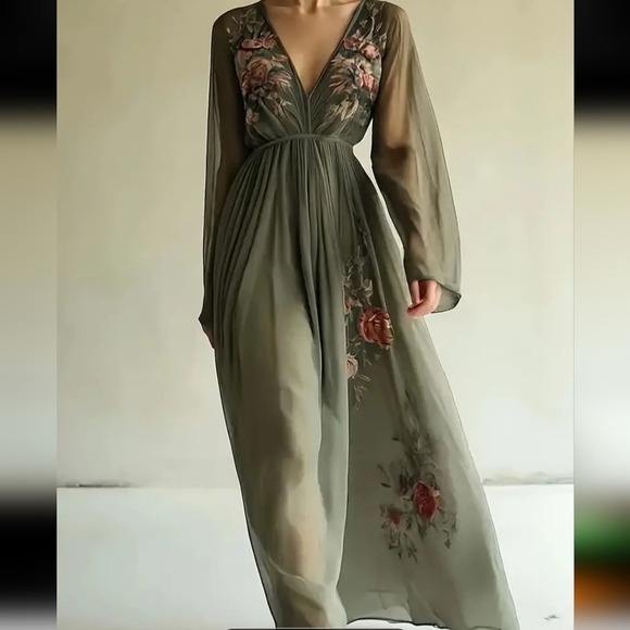 Dresses & Skirts - Bohemian Floral Maxi Dress
